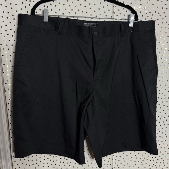 Nike Men's Flat Front Black Shorts - Picture 1 of 8